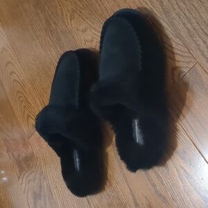 Brand New Manitobah Cabin Slide Slipper